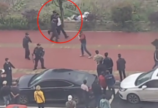 Thông tin mới vụ đâm dao hơn 20 người thương vong ở Trung Quốc - Hình 2 Thong tin moi vu dam dao hon 20 nguoi thuong vong o Trung Quoc-Hinh-2