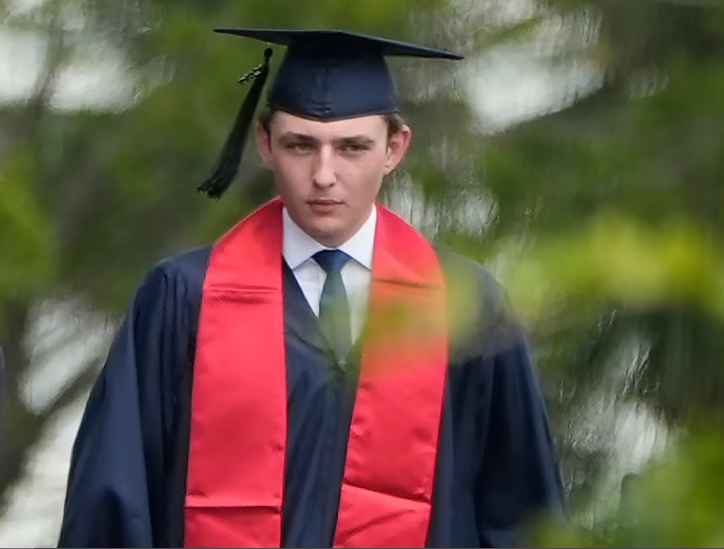 Được biết, Barron theo học tại Học viện Oxbridge ở Florida kể từ năm 2021. Đây là một trong những trường tư thục đắt đỏ nhất nước Mỹ, với mức học phí 41.500 USD/năm.
