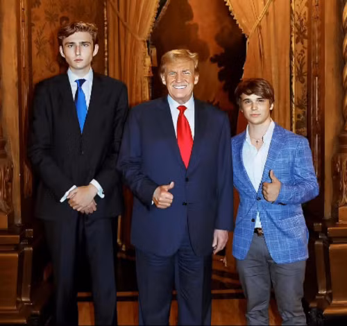 Cau ut dien trai nha ong Trump noi bat tai le tot nghiep-Hinh-10