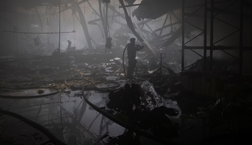 Trước đà tiến công của Quân đội Nga, Ukraine buộc phải sơ tán khẩn dân chúng và triển khai phòng ngự đa lớp để đối phó.