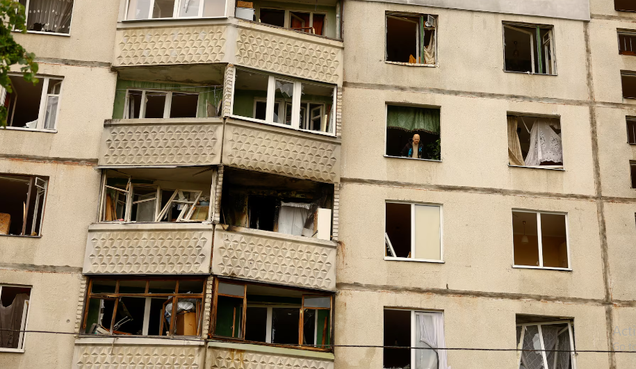 Tòa chung cư ở Kharkov bị hư hại hôm 22/5.