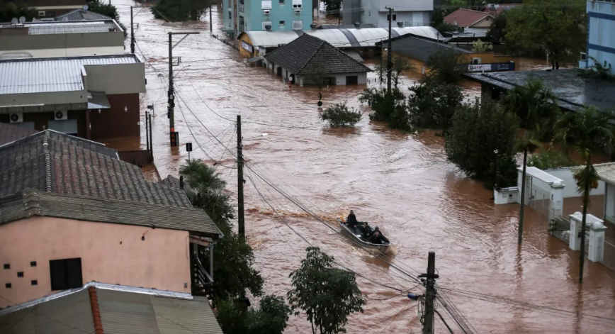 Mưa lũ kinh hoàng ở Brazil, hàng chục người thiệt mạng - Hình 3 Mua lu kinh hoang o Brazil, hang chuc nguoi thiet mang-Hinh-3