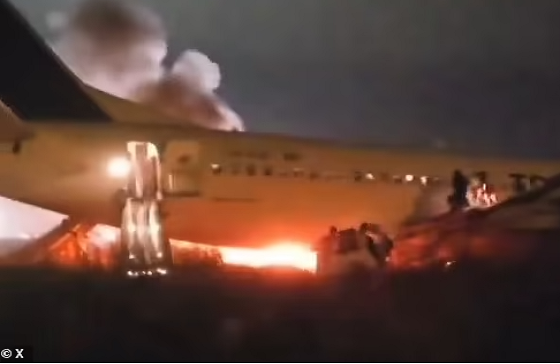 Máy bay chở khách bốc cháy sau khi lao khỏi đường băng May bay cho khach boc chay sau khi lao khoi duong bang