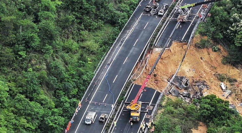 Hiện trường sập cao tốc ở Trung Quốc, hàng chục người thiệt mạng Hien truong sap cao toc o Trung Quoc, hang chuc nguoi thiet mang