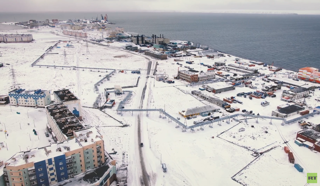 Nhiều tòa nhà bị bỏ hoang, thiên nhiên tàn phá các công trình nhân tạo.