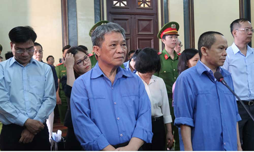 Các bị cáo TrustBank tại phiên tòa chiều nay. Nguồn ảnh: Vietnamnet