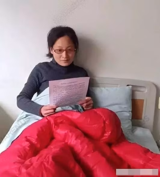 Phia sau cau chuyen be gai 7 tuoi quy xuong cau xin 