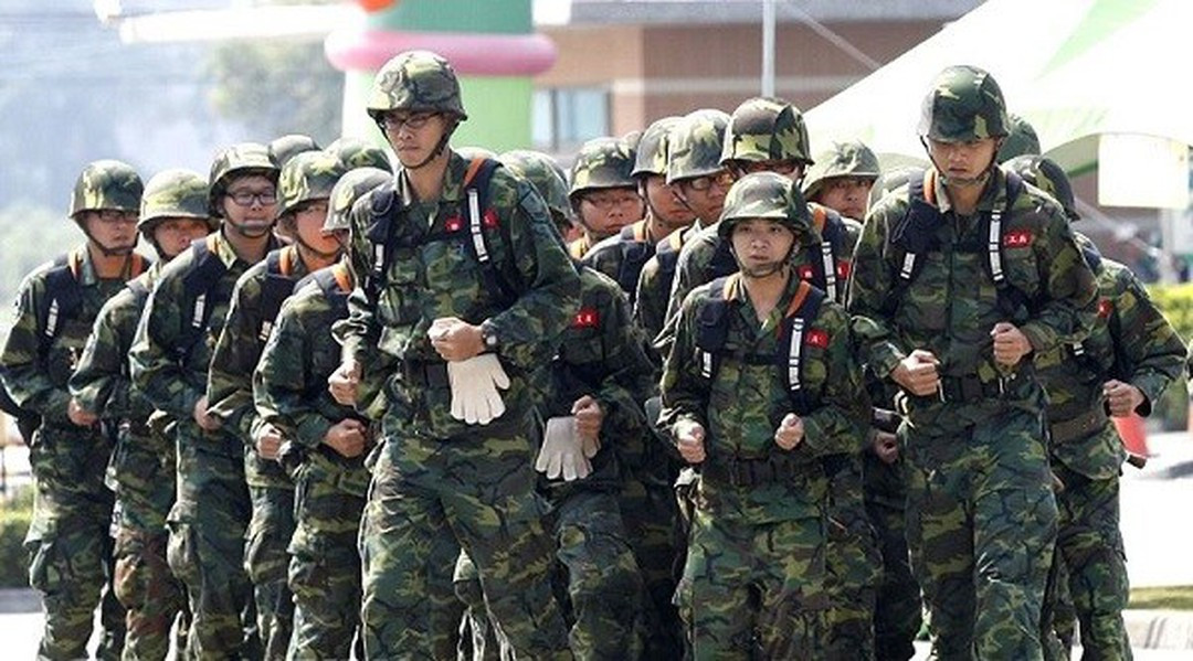 Ngoài khoản tiền 1,4 tỷ USD ban đầu, Đài Loan cũng phải chi gần 25 triệu USD/năm để bảo dưỡng và duy trì hoạt động cho hệ thống AN/FPS-115. Các công đoạn bảo dưỡng chủ chốt hoàn toàn do kỹ thuật viên Mỹ đảm nhiệm, do Washington không chia sẻ công nghệ lõi cho Đài Bắc. Giới chức hòn đảo từng xác nhận toàn bộ thông tin tình báo từ Pave Paws đều được chia sẻ với Mỹ.