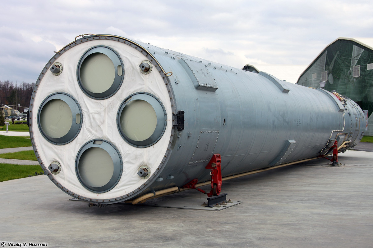 Hệ thống phản công hạt nhân đặc biệt này của Nga đã bị một quan chức Mỹ là trợ lý Bộ trưởng. Ngoại giao Christopher Ford chỉ trích. Theo cách nói của ông Ford, có một hệ thống như vậy là "tàn khốc".