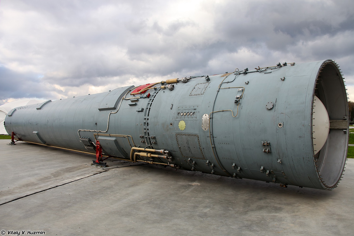 "Đối với bất cứ ai quan tâm đến đạo đức của vũ khí hạt nhân, Perimeter chắc chắn đặt ra những câu hỏi rắc rối. Liệu Nga có thể sử dụng nó như một thứ gì đó hơn là chỉ để trả thù”?