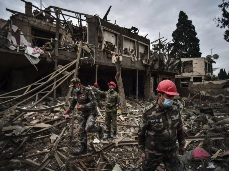 Các cuộc đụng độ giữa Azerbaijan và Armenia nổ ra vào ngày 27/9, với các trận chiến dữ dội diễn ra tại Nagorno-Karabakh. Khu vực này từng bùng phát bạo lực vào mùa hè năm 2014, vào tháng 4/2016 và tháng 7 vừa qua. Azerbaijan và Armenia áp đặt thiết quân luật và tổng động viên. Cả hai bên đều báo cáo nhiều thương vong, trong số đó có cả dân thường.