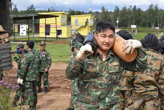 Tiếp nhận đạn do nước chủ nhà cung cấp.