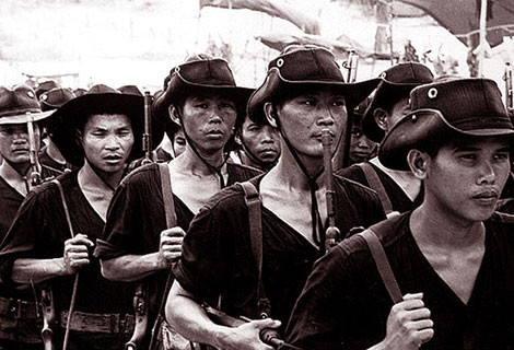 Một "đoàn cán bộ xây dựng nông thôn" về xã.