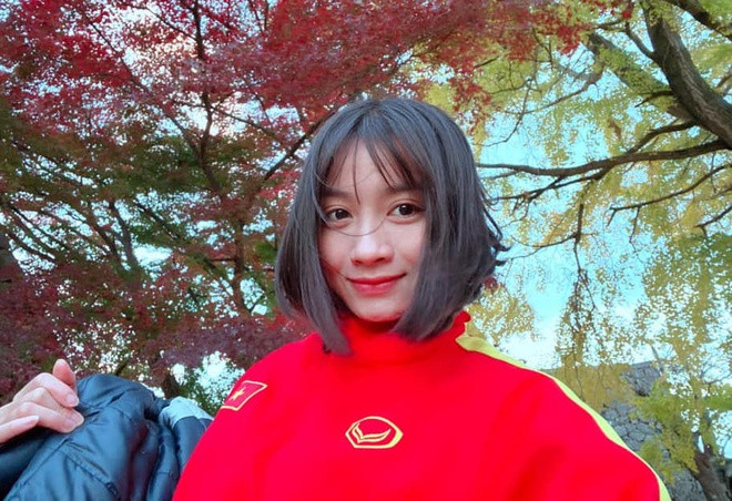 Trung vệ 9X được HLV phó Phạm Văn Vương - CLB nữ Hà Nội - nhận xét là mẫu VĐV không dễ kiếm, có tư duy và là cầu thủ tiềm năng, luôn khao khát chiến thắng và sẵn sàng chiến đấu một cách mạnh mẽ nhất. Ảnh: FBNV.