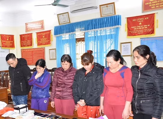 Ninh Binh: Duong day lo de thu hang ty/ngay “chay” tren Zalo, Messenger the nao?