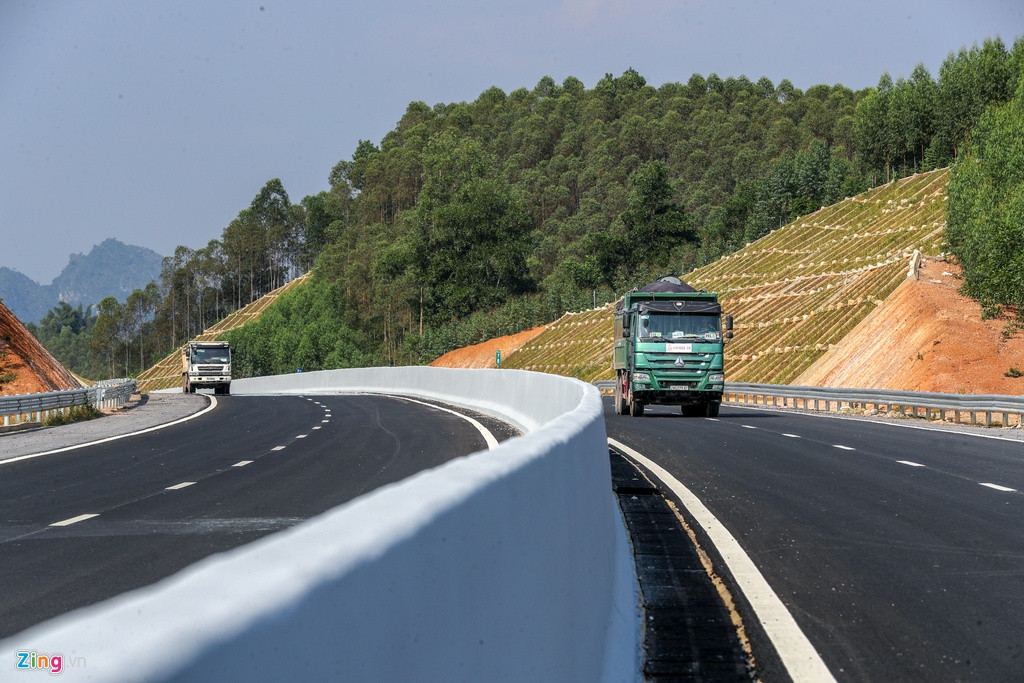 Do đó, doanh nghiệp này cho biết đã chuẩn bị sẵn sàng công tác phục vụ vận hành trên tuyến để đảm bảo an toàn, phục vụ lưu thông khi cơ quan chức năng chấp thuận đề xuất trên. (Ảnh: Zing)