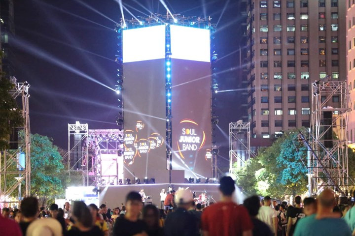 Nhiều người đã tụ tập tại điểm tổ chức sự kiện.