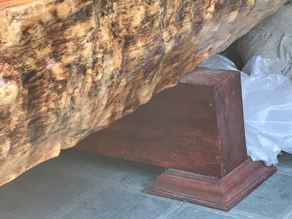 Choang voi chiec sap lam tu go quy nang 5 tan, gia hang ty dong o Ha Noi-Hinh-4