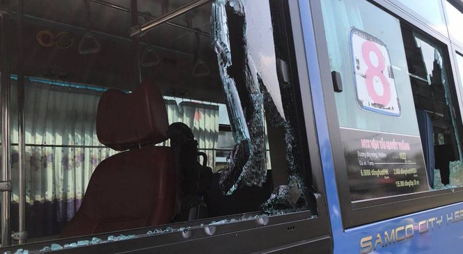 Nhom con do cam ma tau chan xe buyt, chem dien cuong-Hinh-3