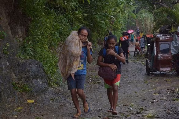 Bao Kammuri tan cong Philippines, hang nghin nguoi phai so tan