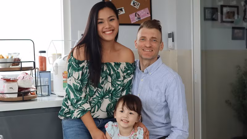 Quán quân Vietnam Idol 2012 lên xe hoa cùng chồng ngoại quốc Sean Trace vào năm 2015. Cô từng bị chê bai về sắc vóc khi vừa sinh con gái đầu lòng. Phương Vy chia sẻ đó là thời điểm khó khăn nhất với cô. Nhờ có chồng và con là động lực, Phương Vy tập luyện lấy lại vóc dáng. Hiện, cô có cuộc sống viên mãn bên chồng và con gái. Cô và chồng thuờng thực hiện các sản phẩm cover như Tình thôi xót xa, Chuyện hẹn hò… nhận được sự quan tâm của công chúng.