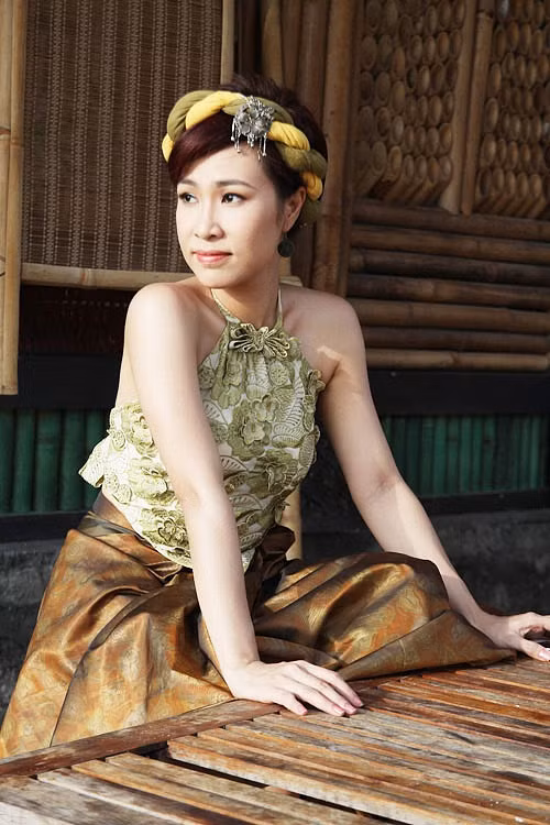 Vietnam Idol mùa thứ 3 (năm 2010) được đánh giá là thành công nhất cho đến hiện nay vì có nhiều giọng ca ngang tài ngang sức. Và Uyên Linh từng bước chinh phục ban giám khảo và khán giả bằng giọng hát nội lực, tư duy nghệ thuật tốt và tiến đến ngôi vị quán quân của cuộc thi. Cô được ví như một hiện tượng bước ra khỏi cuộc thi vì nhanh chóng gây chú ý với loạt hit Cảm ơn tình yêu, Chỉ là giấc mơ, Giấc mơ tôi...