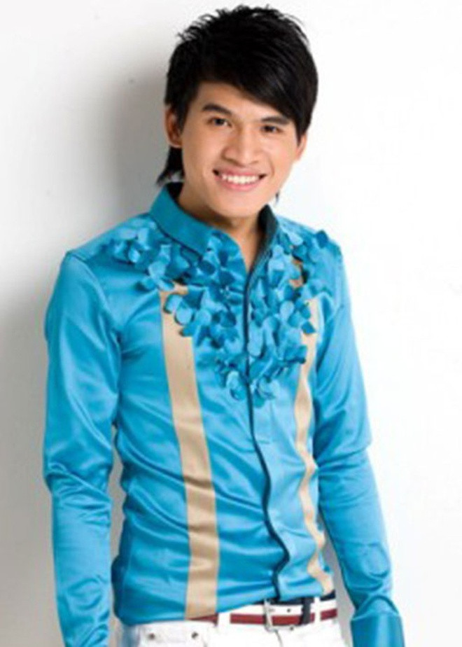 Quốc Thiên vượt qua những cái tên đáng gờm như Thanh Duy, Kim Duyên… để trở thành quán quân Vietnam Idol mùa thứ 2 (năm 2009). Với lợi thế là sinh viên Nhạc viện TP.HCM, nam ca sĩ dễ dàng ghi điểm với khán giả nhờ giọng hát đẹp và phong cách trình diễn cuốn hút. Dù được đánh giá cao tại cuộc thi nhưng Quốc Thiên lại không bứt phá khi rời Vietnam Idol. Sau cuộc thi, giọng ca Câu chuyện làm quen nỗ lực phát triển nghệ thuật nhưng vẫn chưa gây được chú ý và còn loay hoay trong việc định hình phong cách nghệ thuật cho riêng mình. Anh ra mắt album đầu tay Hát cùng tôi nhưng không được công chúng đón nhận, sau đó Quốc Thiên rời sân khấu âm nhạc một thời gian.