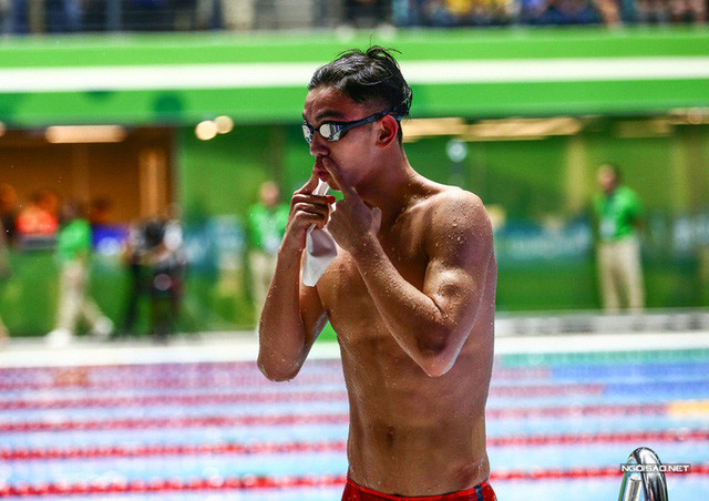 "Sau khi trở về từ giải vô địch thế giới, chúng tôi sang Trung Quốc từ tháng 9 và tập huấn suốt hai tháng ở đó cho đến khi về dự SEA Games. Chiến thắng này là trái ngọt, là thành quả xứng đáng của một quá trình tập luyện lâu dài. Đây là chiếc HC vàng đầu tiên của tôi và cũng là đầu tiên của đội tuyển bơi tại SEA Games 30 lần này. Hy vọng nó sẽ tạo động lực cho các đồng đội trong hành trình còn lại tại giải", Huy Hoàng nói thêm.