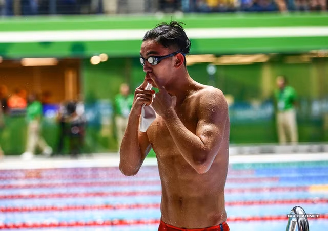 "Sau khi trở về từ giải vô địch thế giới, chúng tôi sang Trung Quốc từ tháng 9 và tập huấn suốt hai tháng ở đó cho đến khi về dự SEA Games. Chiến thắng này là trái ngọt, là thành quả xứng đáng của một quá trình tập luyện lâu dài. Đây là chiếc HC vàng đầu tiên của tôi và cũng là đầu tiên của đội tuyển bơi tại SEA Games 30 lần này. Hy vọng nó sẽ tạo động lực cho các đồng đội trong hành trình còn lại tại giải", Huy Hoàng nói thêm.