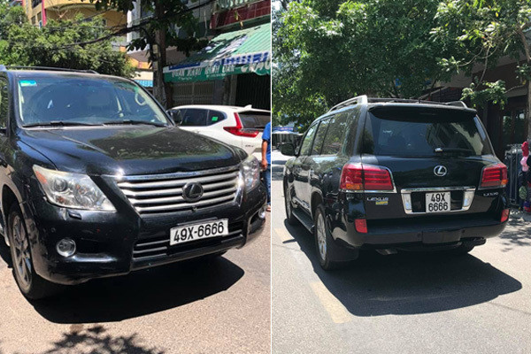  Lexus biển tứ quý 6 tông chết 4 người ở Quy Nhơn: Khoảng 13h10 ngày 11/4, ông Nguyễn Đức Huyện (60 tuổi, trú tại TP Quy Nhơn) điều khiển xe Lexus mang BKS 49X – 6666 đến đường Nguyễn Công Trứ, TP Quy Nhơn để chờ đưa tang, tại thời điểm trên, trong lúc thực hiện các thao tác đối với các bộ phận ga, thắng, cần số của xe và đưa cần số vào vị trí di chuyển xe về phía trước, làm xe vọt mạnh tông vào những người đang chờ khiêng quan tài. (Ảnh: Vietnamnet)