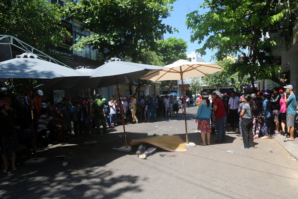 Hậu quả, vụ tai nạn khiến 12 người thương vong, trong đó có 4 người tử vong. (Ảnh: Vietnamnet)