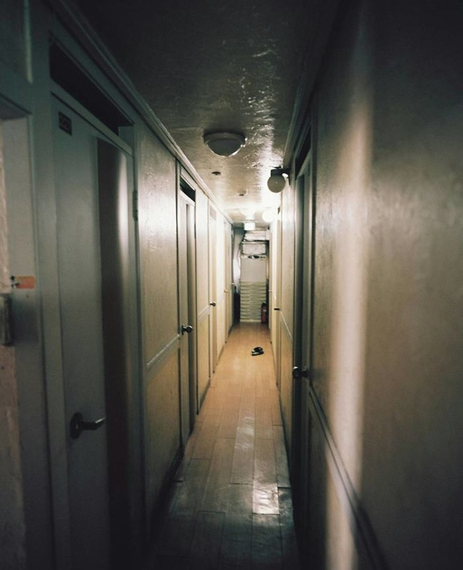 Kim Kyu - dong cho hay: "Goshiwon thực ra được xây dựng cho các thí sinh chuẩn bị kỳ thi công chức hoặc đại học thuê".