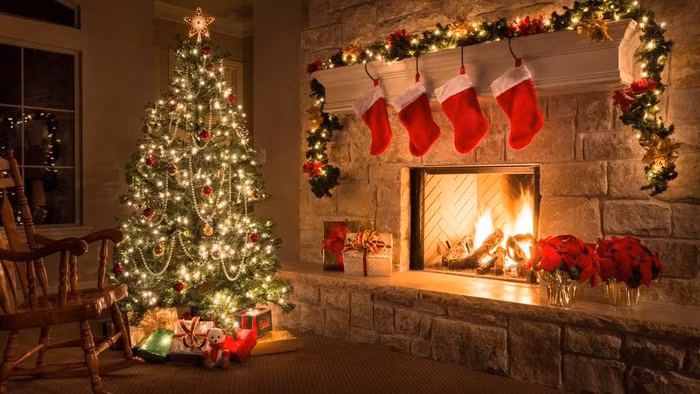 Đốt thư gửi ông già Noel: Mỗi mùa Giáng sinh, trẻ em tại Anh thường viết thư gửi ông già Noel, nói lên mong ước của mình rồi ném vào lò sưởi. Lũ trẻ tin rằng các nàng tiên sẽ đem thư của mình qua ống khói, đến Bắc Cực và tới tay ông. Ảnh: Shutterstock.