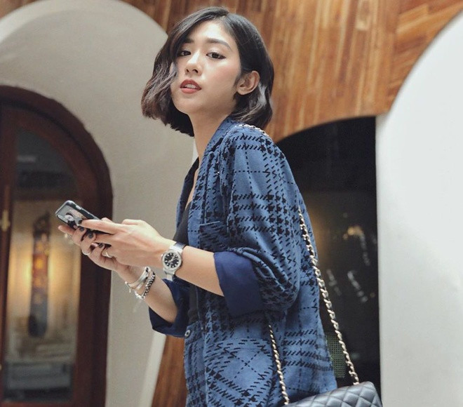 Trang Lou (Phạm Thu Trang, sinh năm 1995) là hot girl, hot mom nổi tiếng sở hữu trang cá nhân hơn 1 triệu người theo dõi. Cô và chồng - hot boy Tùng Sơn - đều tốt nghiệp Đại học Mỹ thuật Việt Nam. Không chỉ vậy, cả gia đình Trang Lou đều theo sự nghiệp hội họa. Bố của 9X là họa sĩ nổi tiếng Phạm An Hải.