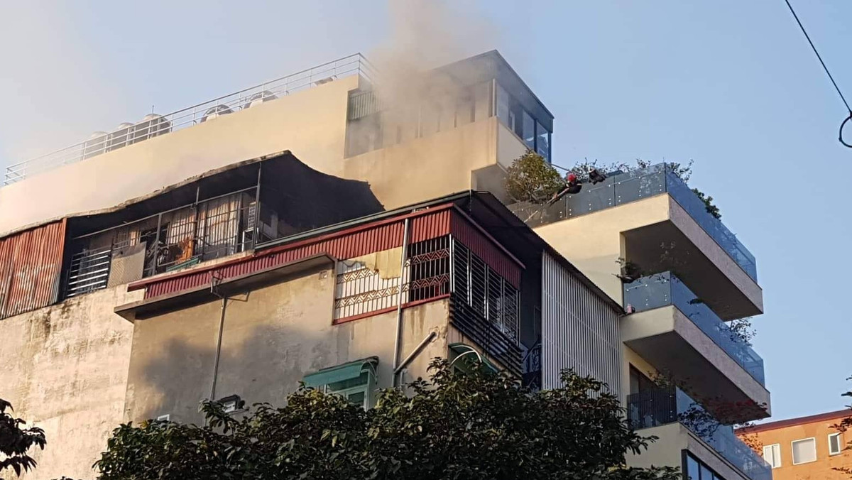 Vị trí đám cháy bùng phát tại khu vực tầng mái của toà nhà 5 tầng của quán Karaoke Nhất Thống KTV.