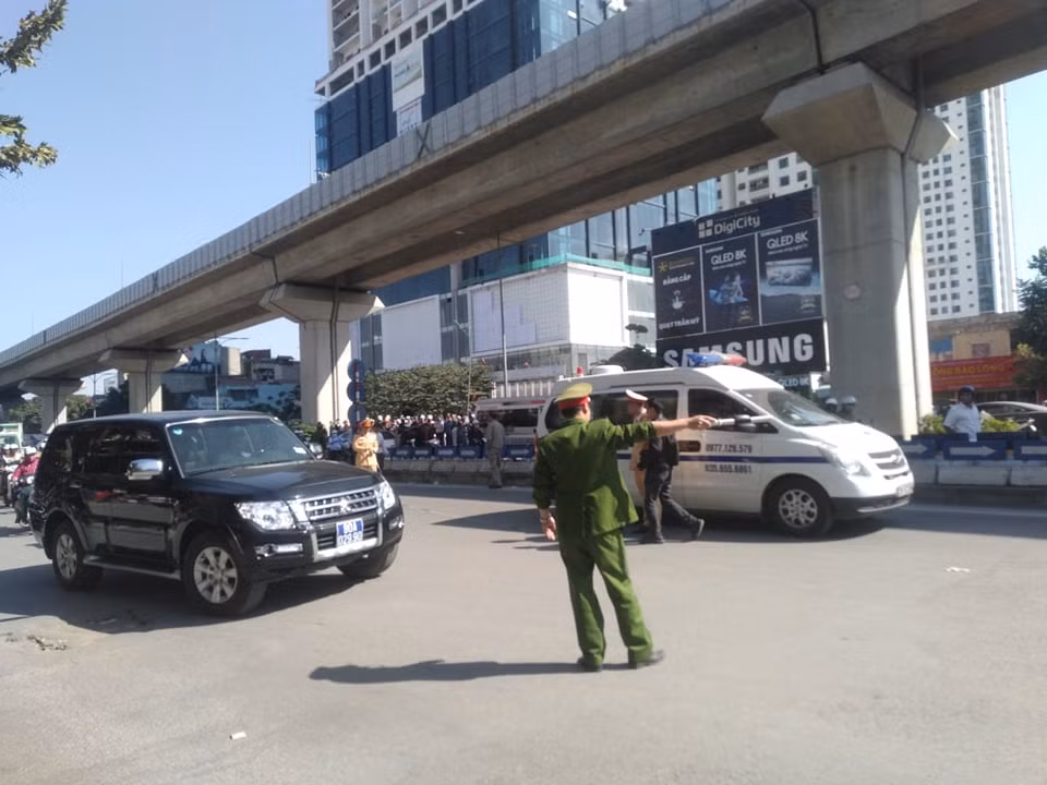 Được biết, 2 nạn nhân tử vong là một nam, một nữ hiện chưa rõ danh tính.