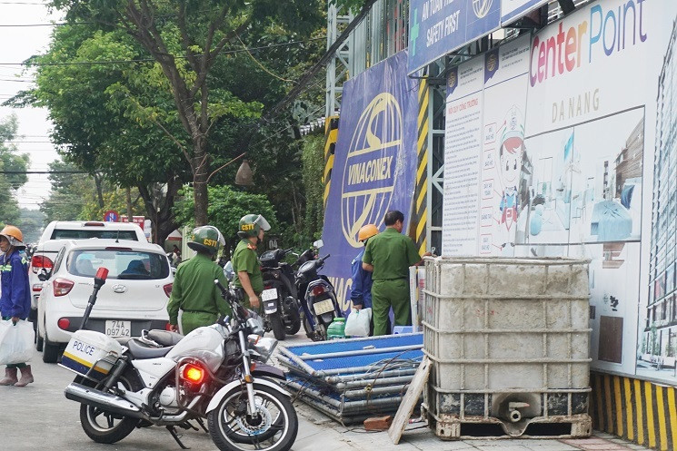 Nam cong nhan roi tu cong trinh cua chu dau tu CP Hai Van Thanh Dat