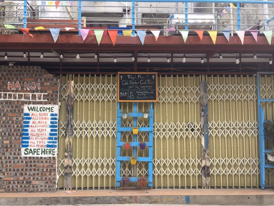 Nhiều hàng quán đã khóa cửa không còn mở bán hàng nhộn nhịp như ngày trước nữa.