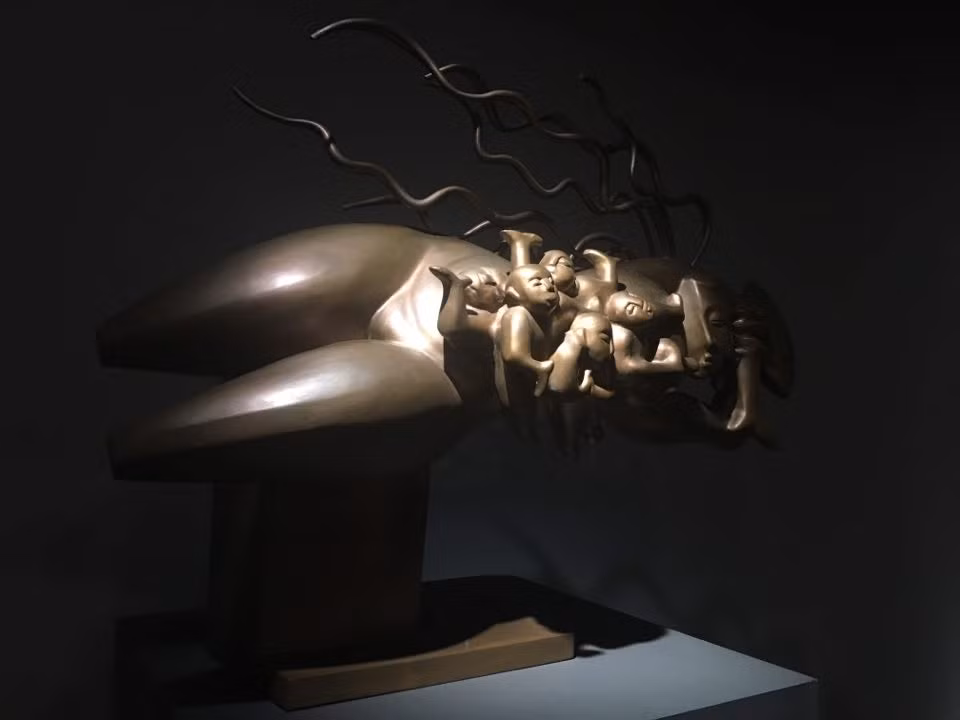 Chia sẻ về quan điểm nghệ thuật của mình, nhà điêu khắc Tạ Quang Bạo cho rằng, "sức mạnh của người nghệ sĩ Việt là văn hóa, ở đâu trên thế giới này thế mạnh vẫn là văn hóa dân tộc truyền thống. Người nghệ sĩ phải biết kết hợp nghệ thuật dân tộc và nghệ thuật hiện đại, làm thế nào cho cả hai nhuần nhuyễn, không bị khô cứng".