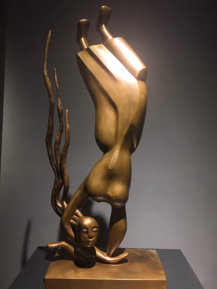 Các tác phẩm tiêu biểu của Nhà điêu khắc Tạ Quang Bạo phải kể đến: Phù điêu "Điện Biên Phủ" đặt tại Nghĩa trang liệt sĩ Điện Biên Phủ - tỉnh Điện Biên, Tượng đài "Chiến thắng sông Lô" chất liệu bêtông, cột biểu tượng cao 26m, nhóm tượng cao 7m, hoàn thành năm 1982, đặt tại Núi Đồn, Đoan Hùng, Phú Thọ; "Tượng đài Việt – Lào" đặt tại Nghĩa trang liệt sĩ Việt - Lào năm 1982 ở tỉnh Quảng Trị.....