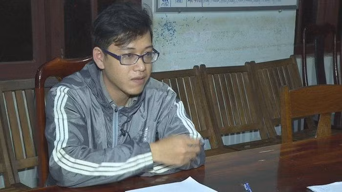 Khoi to doi tuong vao truong khong che, dam o nu sinh lop 9 tai nha ve sinh