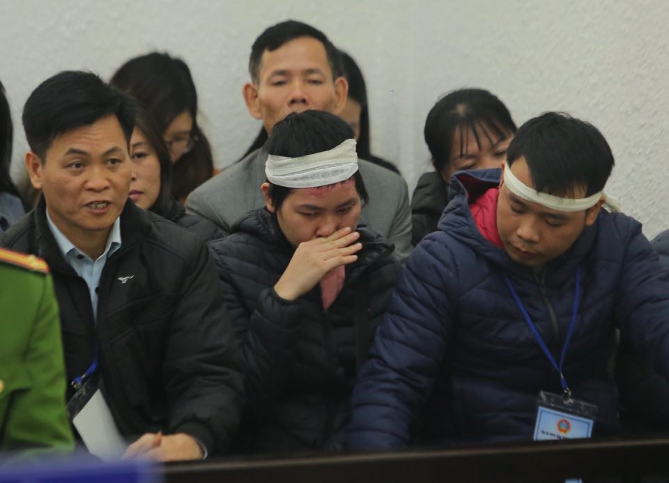 Hiện, phiên xét xử Nguyễn Văn Đông sát hại cả gia đình em trai đang tiếp diễn với phần xét hỏi. (Ảnh: Nguoiduatin)