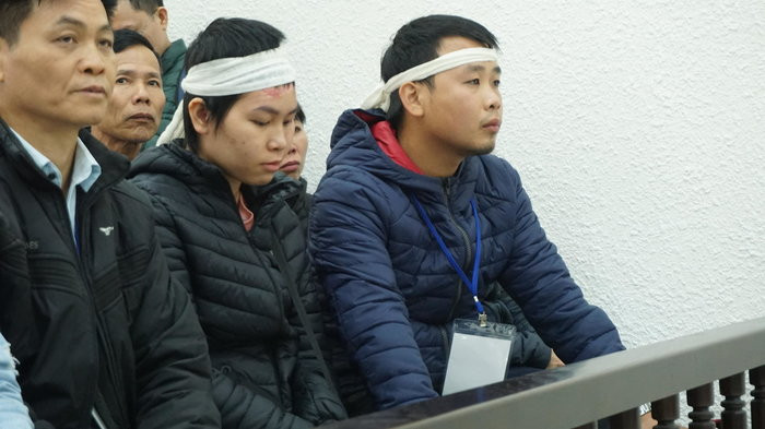 Hậu quả vụ án, ông Hải và chị Bắc tử vong tại chỗ. Chị Nhung, cháu My và bà Việt được mọi người đưa đi cấp cứu tại Bệnh viện 198. Đến 10 giờ cùng ngày, bà Việt tử vong. Cháu My được chuyển đến Bệnh viện Việt Đức cấp cứu nhưng đến 14 giờ cùng ngày cũng đã tử vong. Riêng chị Nhung do được cấp cứu kịp thời nên may mắn thoát chết nhưng bị thương tích nặng, tổn hại 56% sức khỏe. (Ảnh: Saostar)