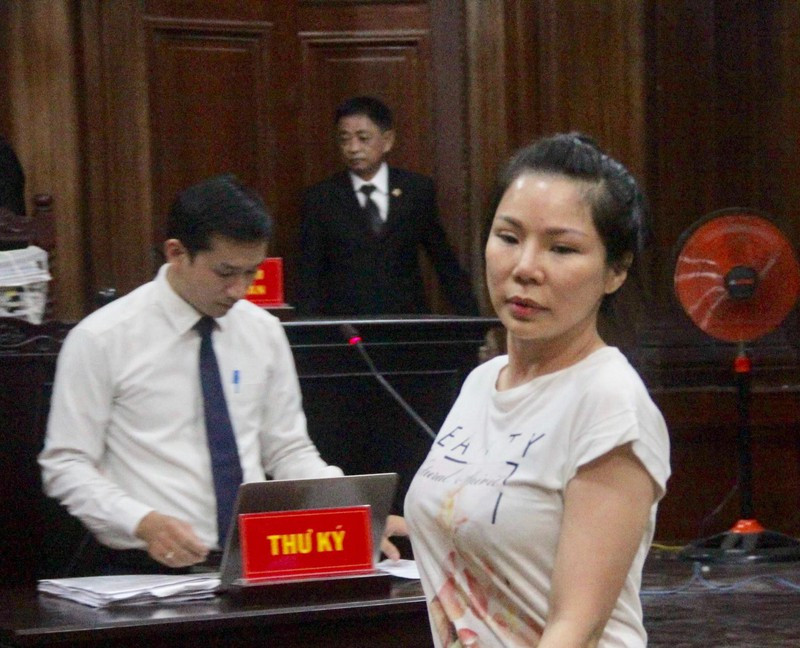 Dinh chi vu tranh chap giua bac si Chiem Quoc Thai va vo cu