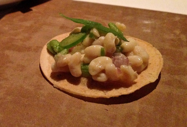 Trong 100g ấu trùng và nhộng của loài kiến này có 157 Kcal và 42 g protein, 11 g chất béo, 3 g chất xơ và nhiều axit amin. Sau khi thu hoạch, làm sạch chúng có thể giữ đông lạnh trong 2 năm ở nhiệt độ -15 đến -10 độ C.