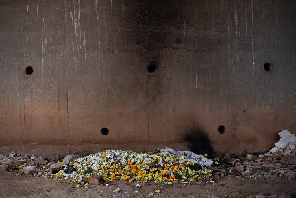 La lung cach phan ung cua nguoi dan khi nhom hiep dam, dot xac bac si bi ban chet-Hinh-2