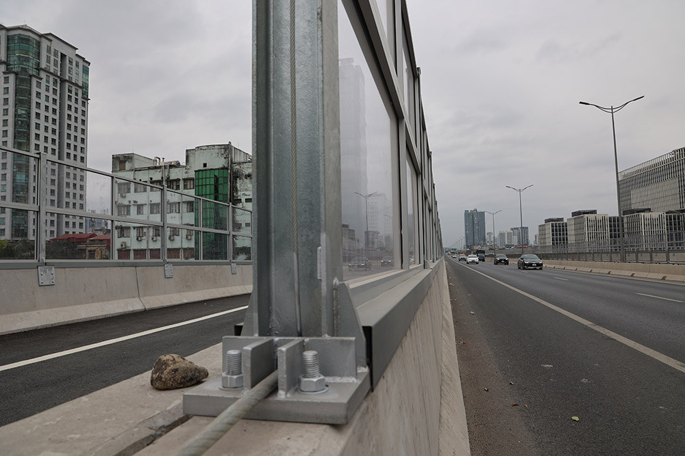 Các tấm chống ồn này là hạng mục cuối cùng của dự án, sẽ được hoàn thành sau khi 6 nhánh ram đi vào hoạt động.