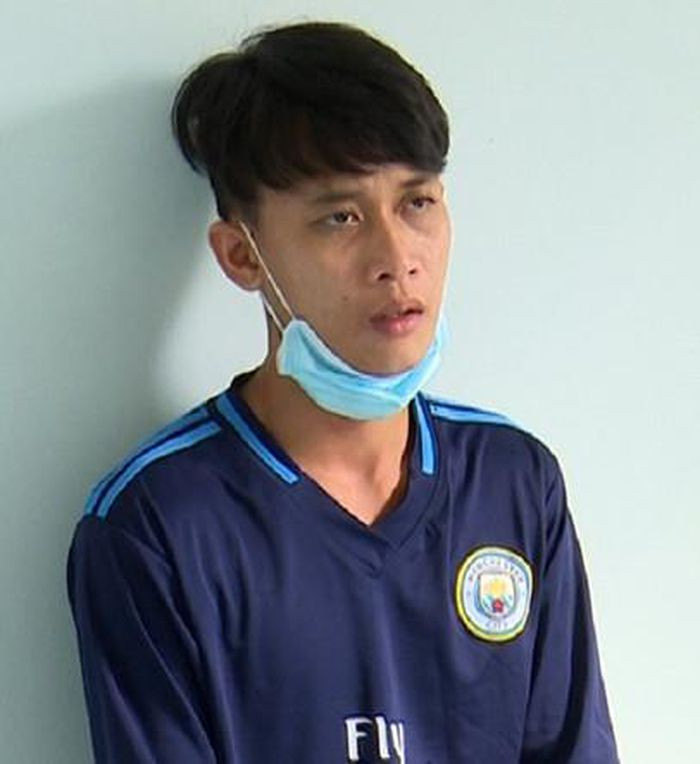  Nửa đêm trộm xe máy của hàng xóm: Nguyễn Văn Diền (SN 1999, ngụ huyện Chợ Mới, An Giang) thấy xe máy của hàng xóm đang dựng cặp lề đường gần nhà Diền không ai trông coi nên Diền lấy trộm để mua ma túy sử dụng. Ngày 27/12, Công an huyện Chợ Mới cho biết đã khởi tố, bắt tạm giam Diền. 