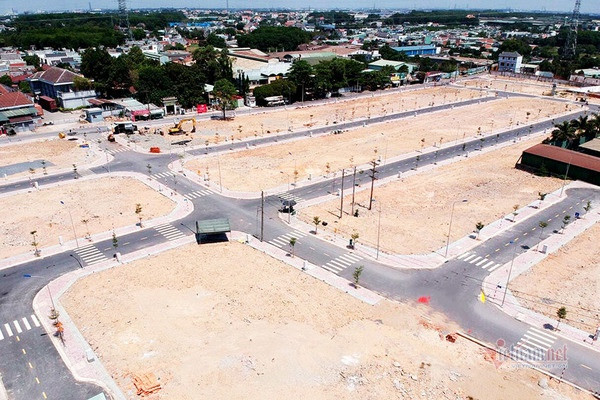 Liên quan đến vụ án, trước đó, CQĐT đã khởi tố, bắt tạm hơn 10 bị can khác về tội "vi phạm quy định về quản lý tài sản nhà nước gây thất thoát, lãng phí".