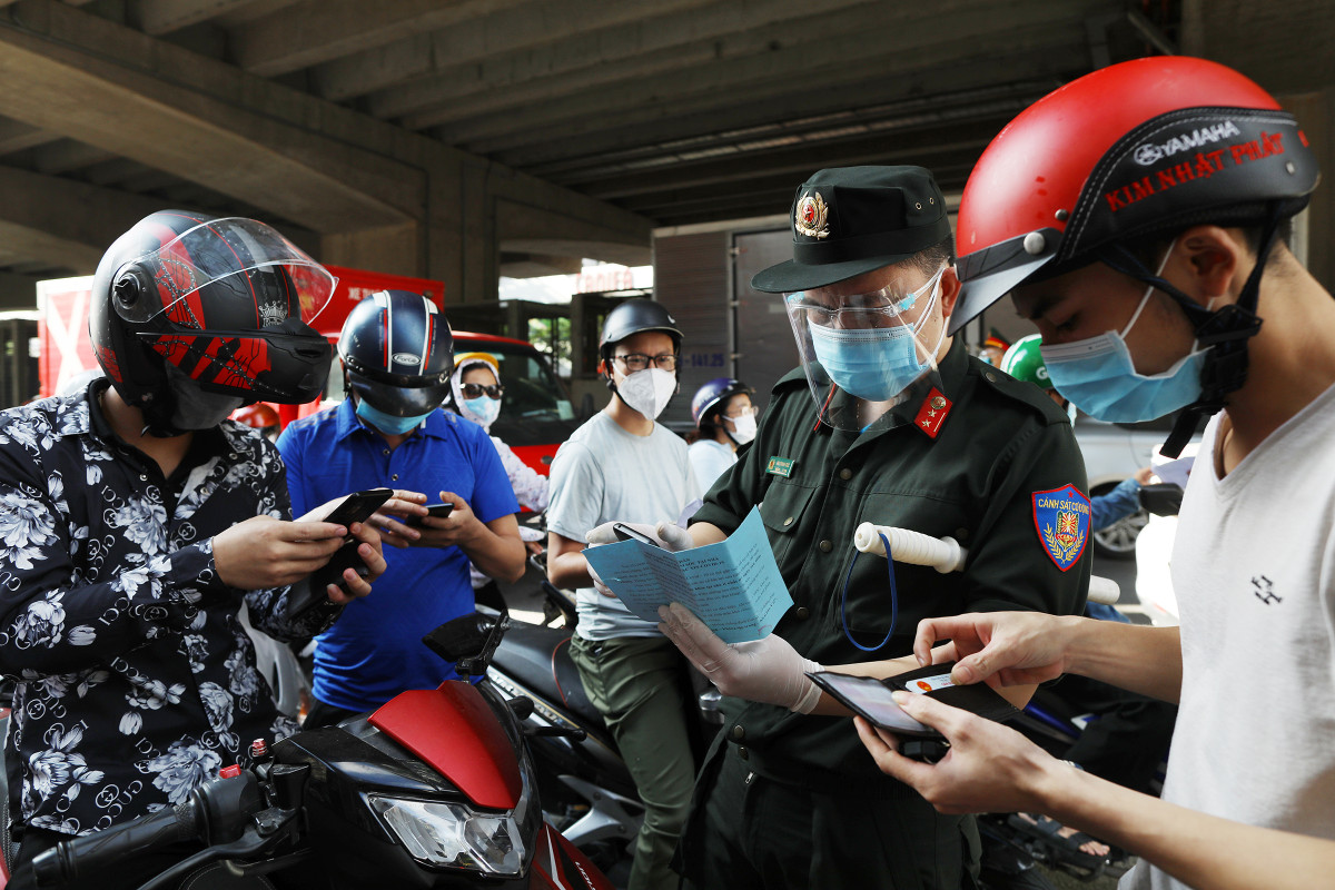  Thủ tướng yêu cầu Hà Nội chấn chỉnh việc cấp giấy đi đường: Ngày 8/9, Văn phòng Chính phủ truyền đạt chỉ đạo nêu trên của Thủ tướng Phạm Minh Chính, yêu cầu Hà Nội không để xảy ra tình trạng người dân và doanh nghiệp chờ đợi kéo dài; tránh tập trung đông người và ùn tắc giao thông, dẫn đến nguy cơ lây lan dịch bệnh tại các chốt kiểm soát. 